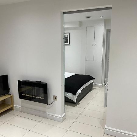 Modern 1 Bedroom Holiday Apartment In Southminster Esterno foto