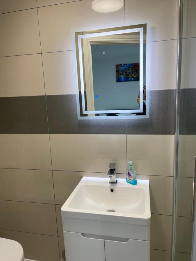 Modern 1 Bedroom Holiday Apartment In Southminster Esterno foto