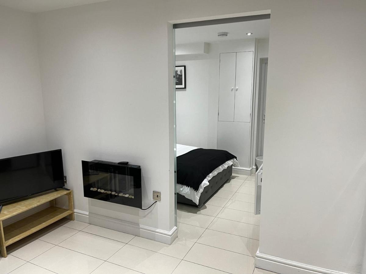 Modern 1 Bedroom Holiday Apartment In Southminster Esterno foto