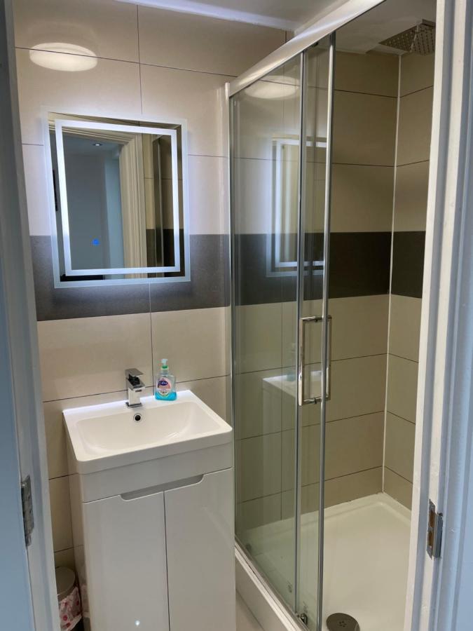 Modern 1 Bedroom Holiday Apartment In Southminster Esterno foto