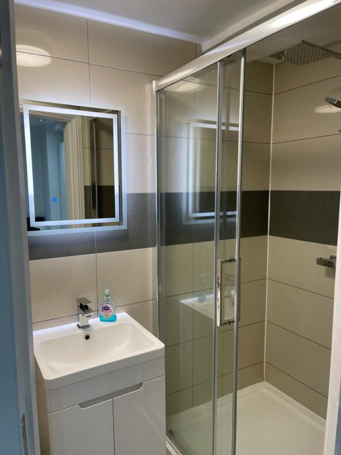 Modern 1 Bedroom Holiday Apartment In Southminster Esterno foto