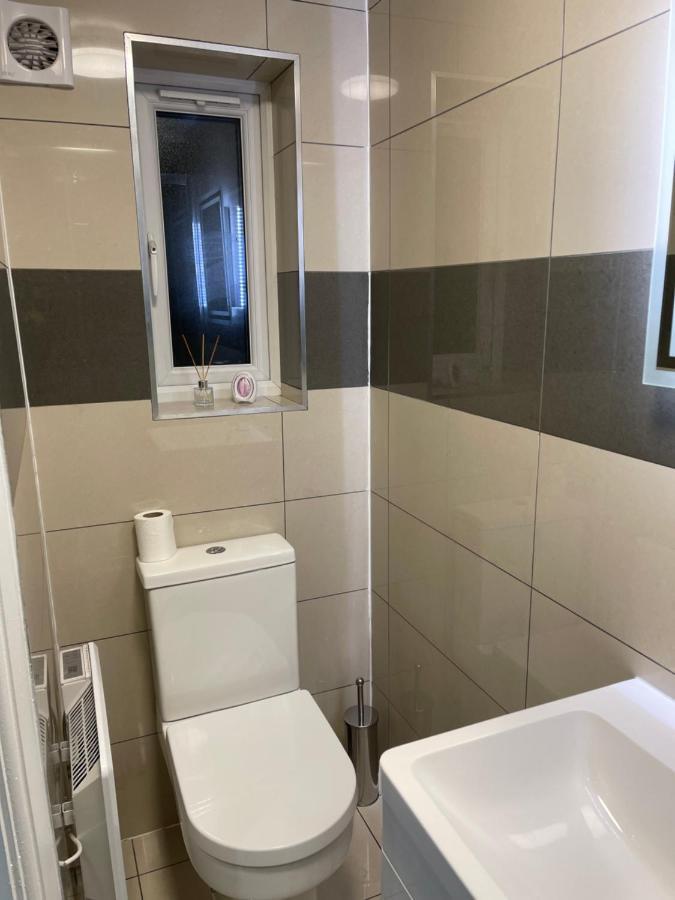Modern 1 Bedroom Holiday Apartment In Southminster Esterno foto